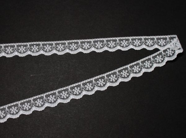 Dantela alba pentru lenjerie, 12 mm