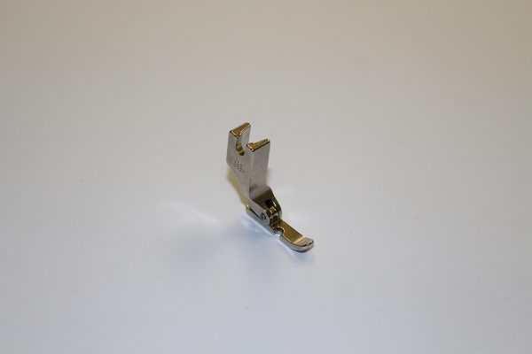 Piciorus ingust de aplicat fermoar doar pe stanga