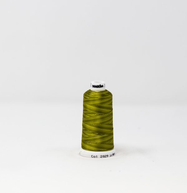 Ata de brodat rayon (vascoza) Ombre Grass Green, classic 40, con 1000 metri