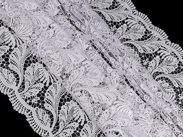 Dantela cu bordura metraj