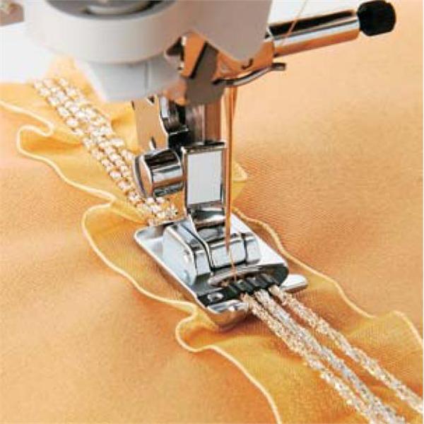 Piciorus pentru cusut snururi (max 3)  Brother F024N
