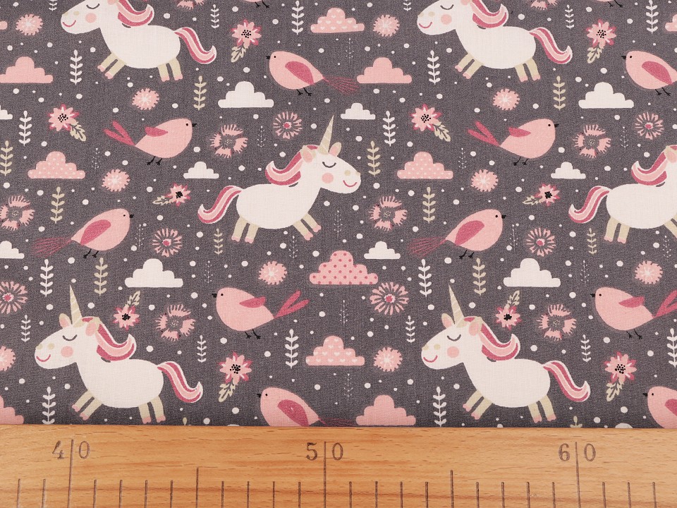 Material din bumbac cu model unicorn