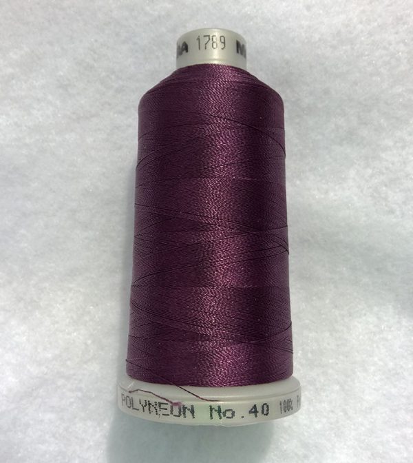 Ata de brodat polyneon Plum Drop, finetea 40, con 1000 metri