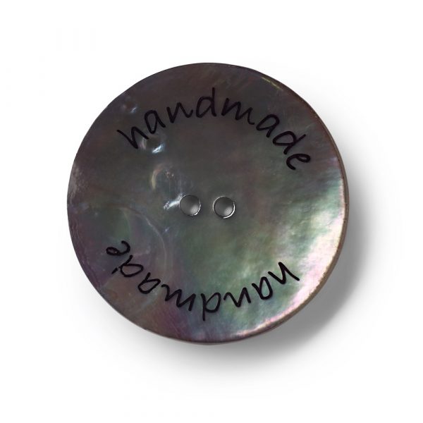 Nasture cu doua gauri, sidef, handmade, maro, 34 mm