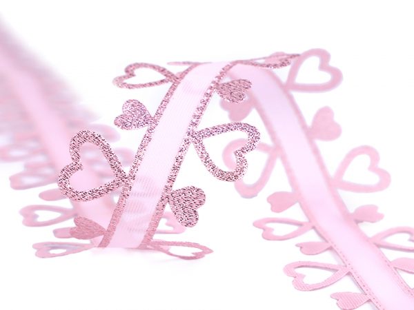 Panglică satinată cu inimioare decupate, lățime 40 mm ST430549