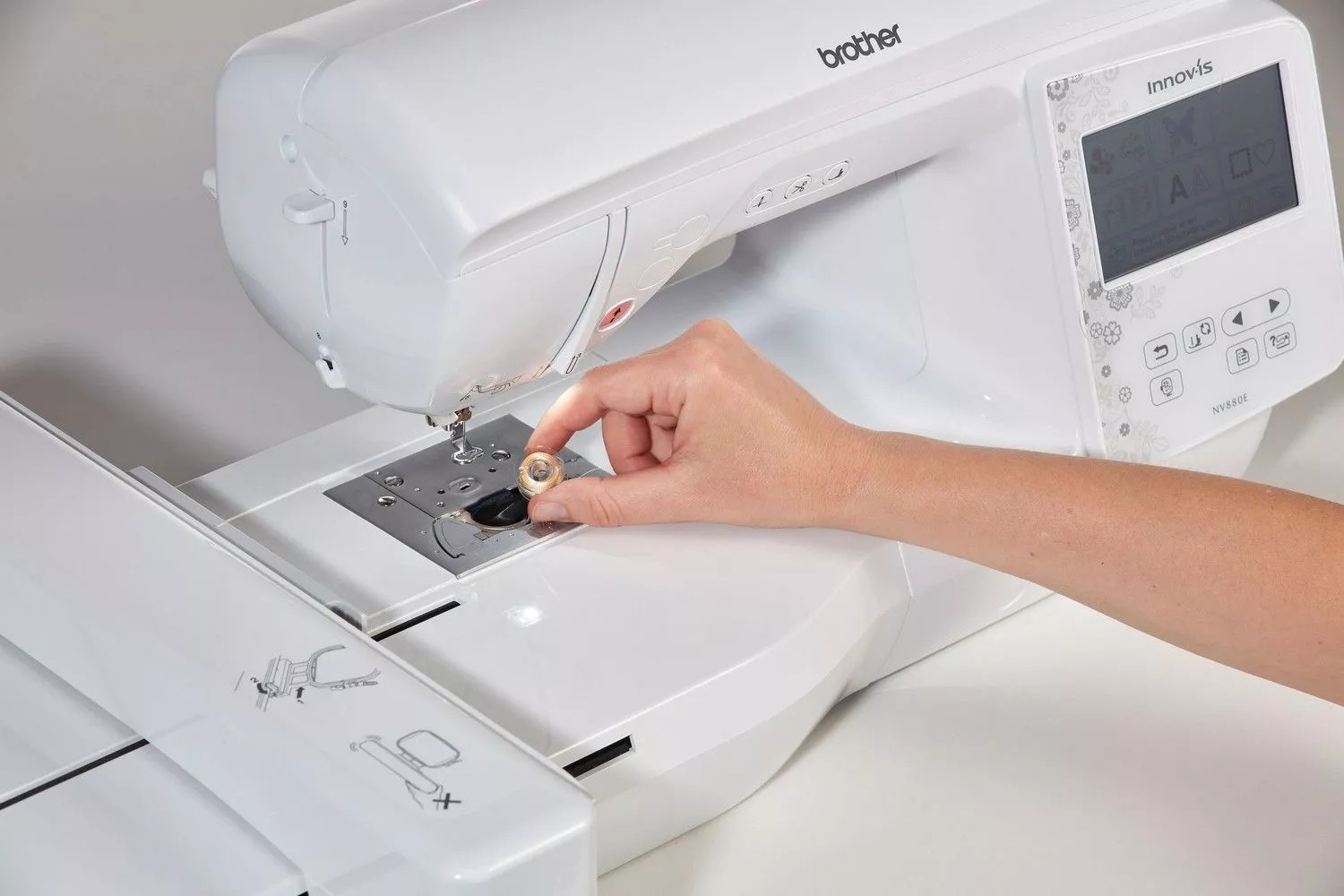 Masina de brodat Brother Innov-is 880E
