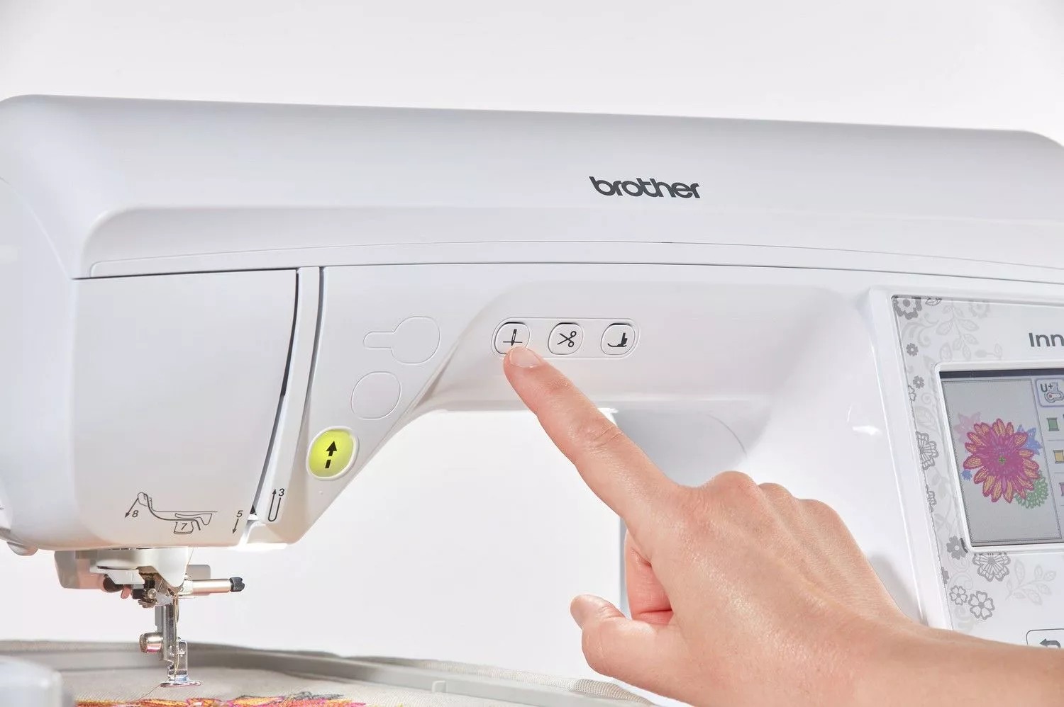 Masina de brodat Brother Innov-is 880E